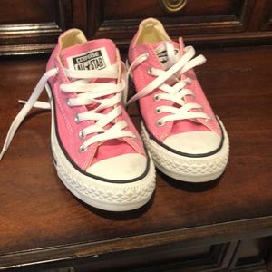 Sz. 6.5 Pink Converse Sneakers